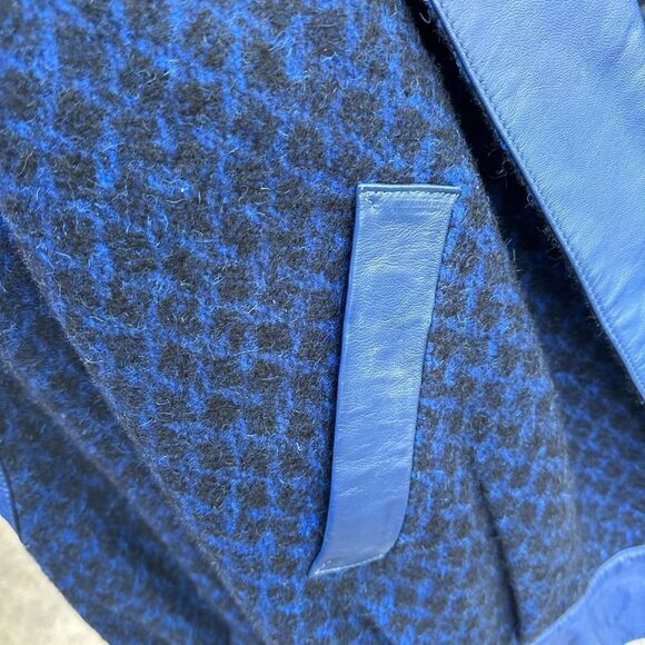 Vintage La Paz suri alpaca coat with leather trim. Size 16 - Picture 9 of 15